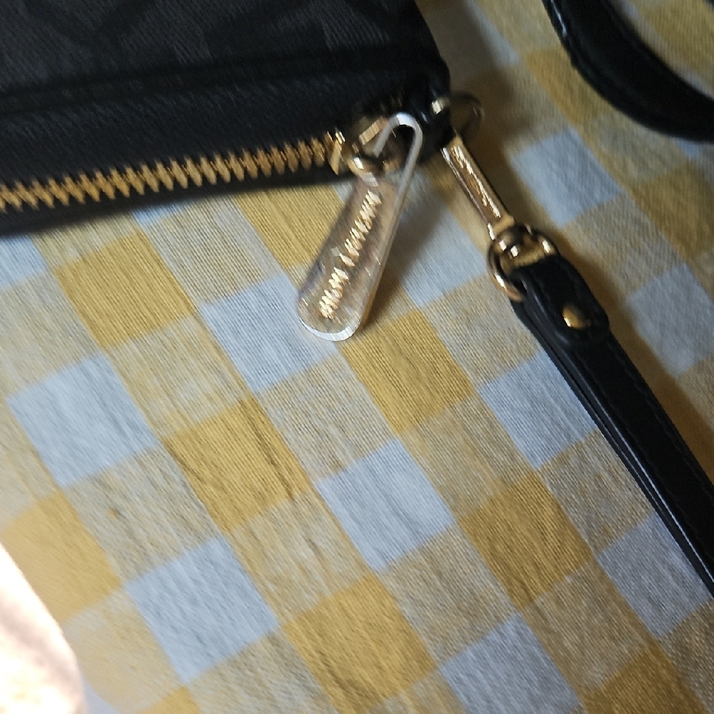 Michael Kors Signature Black Tote and Wallet - Picture 9 of 11